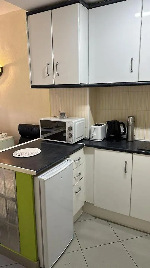Lovely Apartment Near Airport Torremuelle